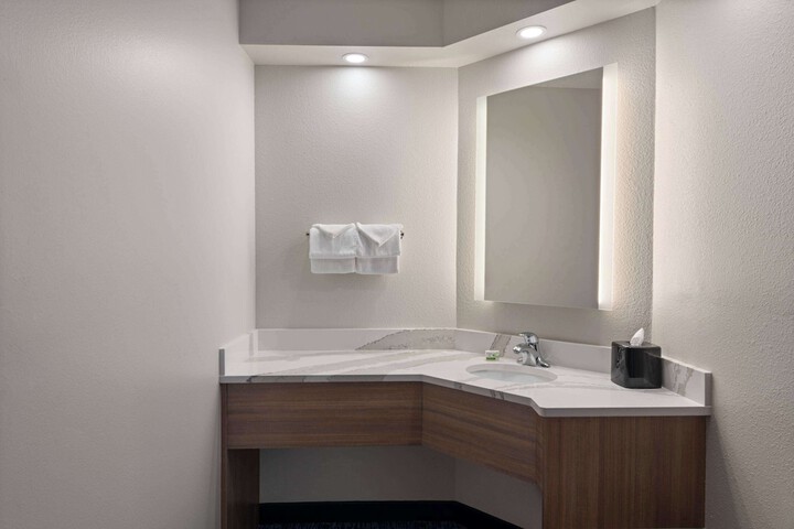 Room 15 of 32