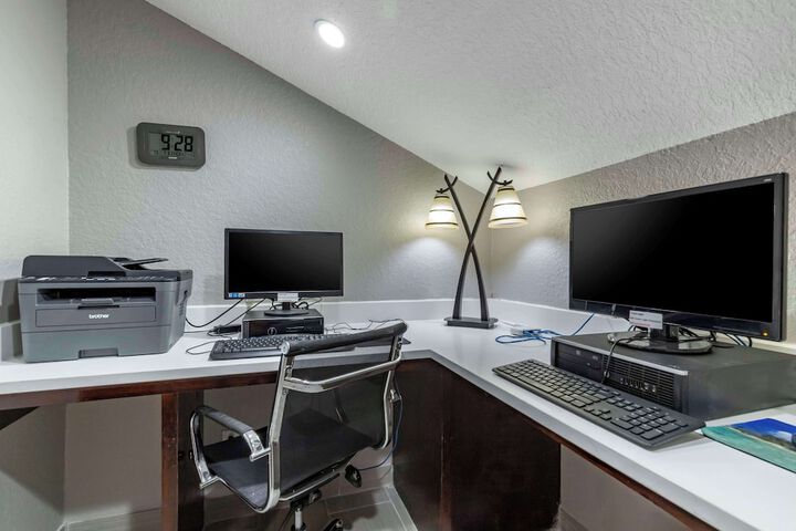 Business Center 31 of 31