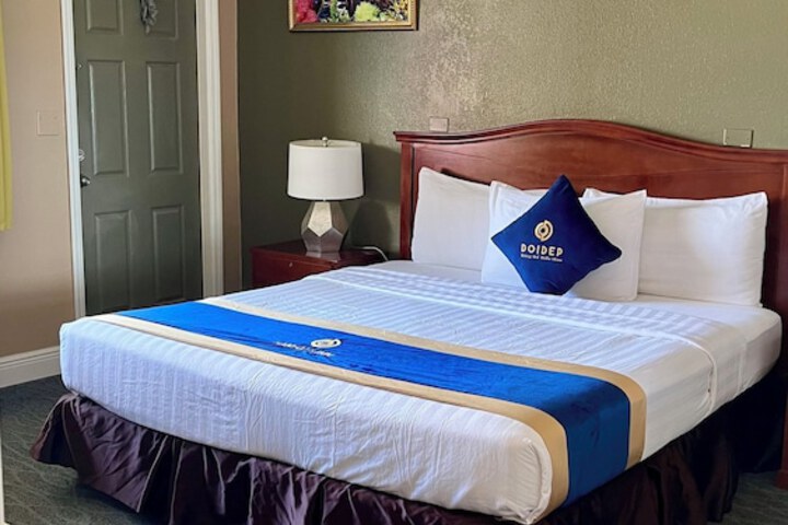 Room 6 of 31