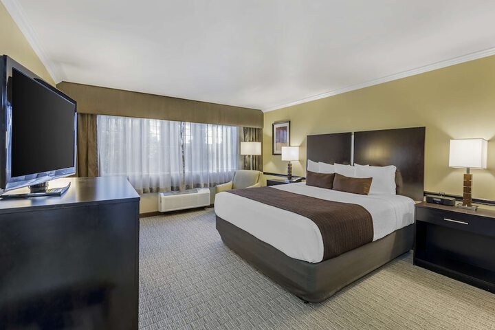 Room 21 of 34