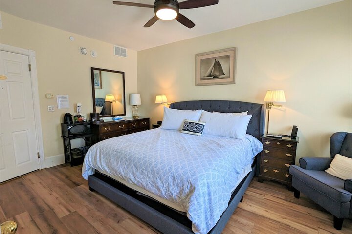 Room 106 of 191