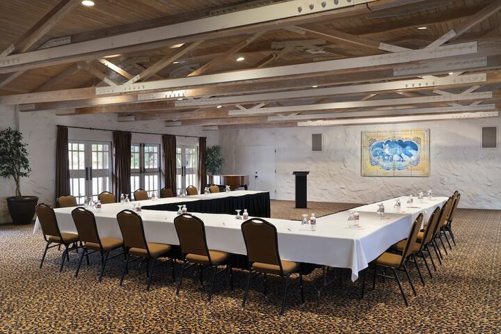 Business Center 72 of 75