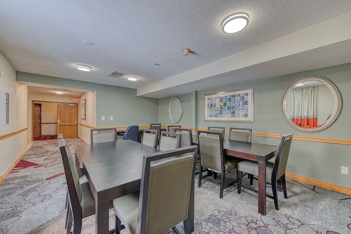 American Inn and Suites Dundee
