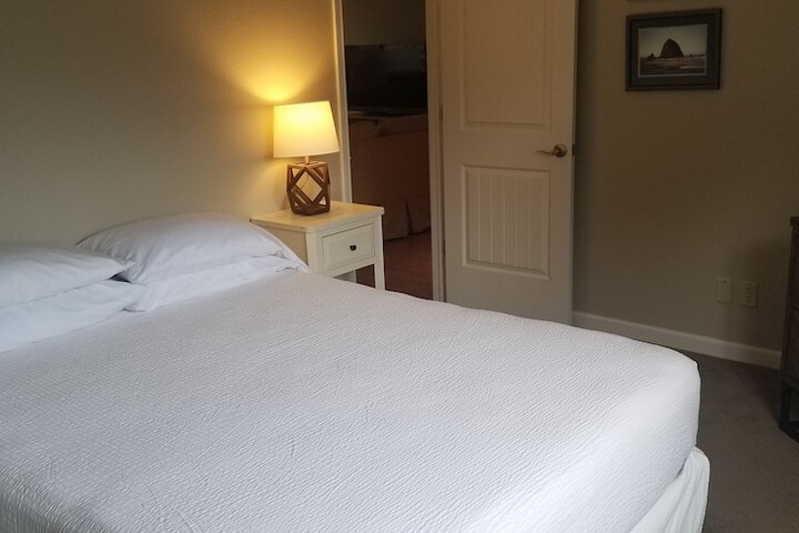 The Waves / The Argonauta Inn/The White Heron Lodge