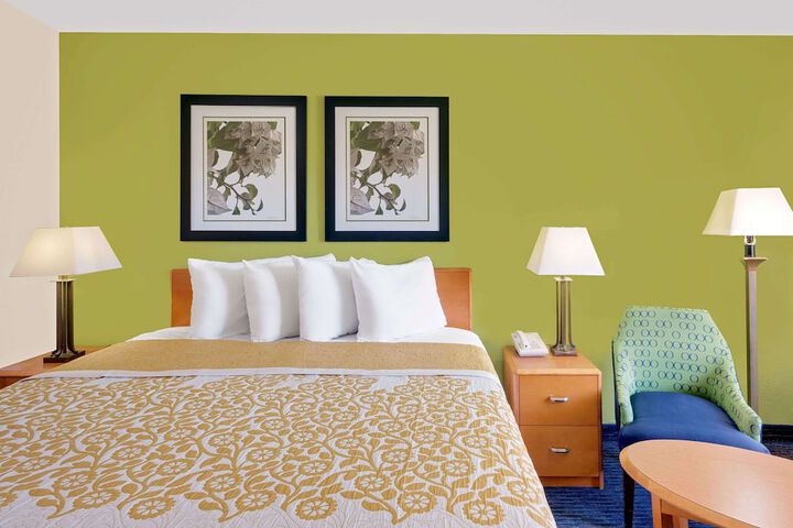 Room 7 of 16