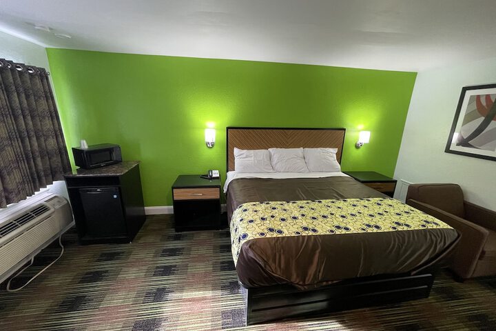 Room 7 of 10