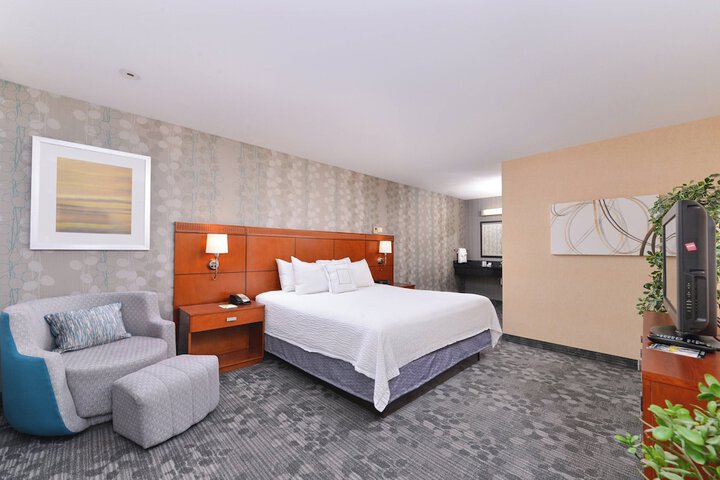 Room 30 of 77
