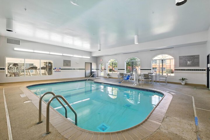 Country Inn & Suites by Radisson Merrillville, IN