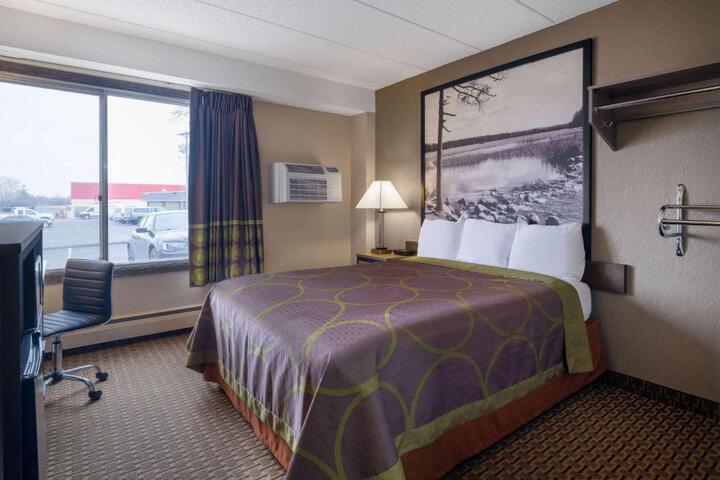 Super 8 by Wyndham Owatonna