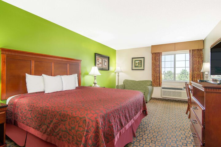 Room 6 of 16