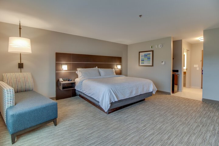 Holiday Inn Express & Suites Union City by IHG