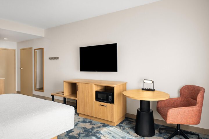 Hampton Inn & Suites Ontario