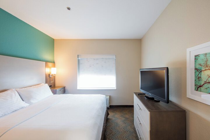 Holiday Inn & Suites Lake City by IHG