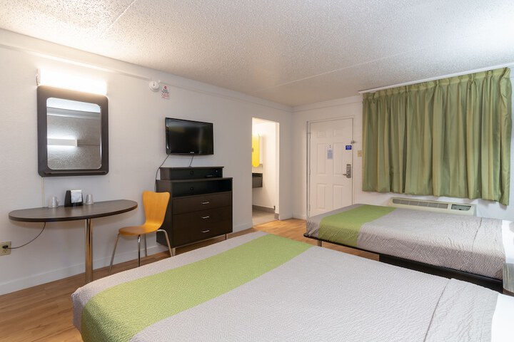 Room 17 of 38