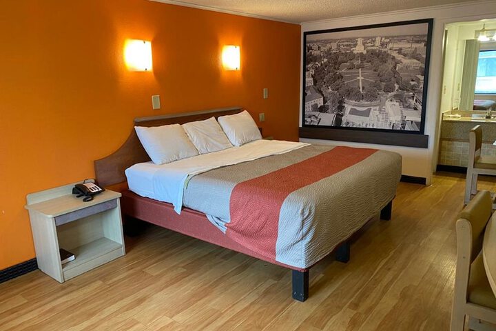 Room 16 of 28