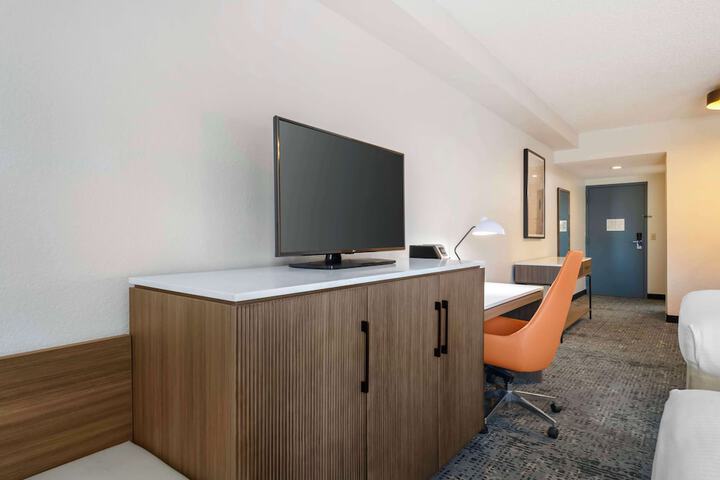 Room 8 of 25