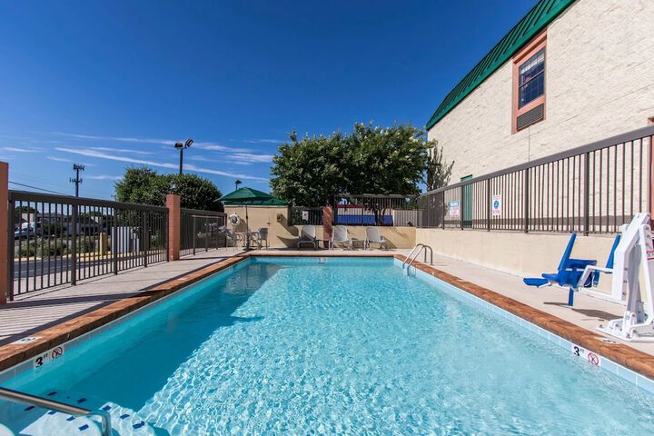 Pool 4 of 25
