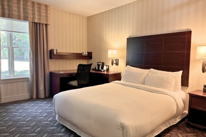 Room 14 of 76