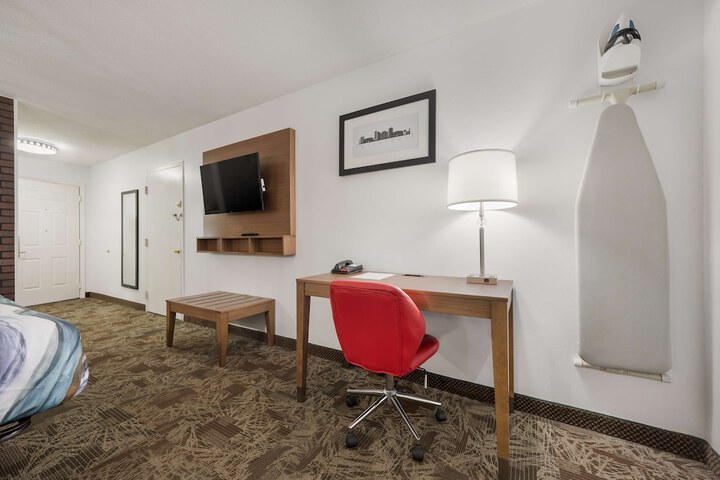 Room 12 of 34