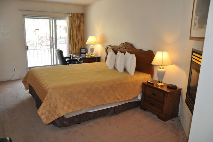 Cedar Inn & Suites