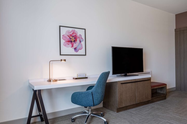 Room 27 of 42