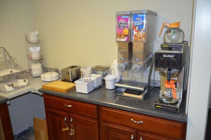 Breakfast/Coffee Service 25 of 25
