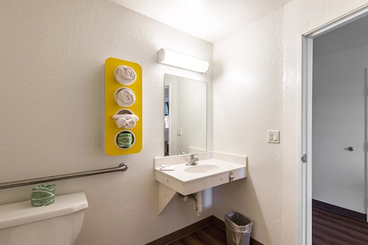 Room 10 of 34