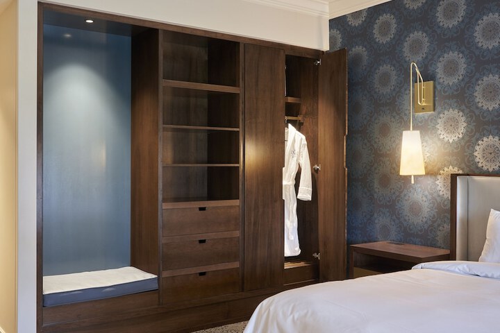 Room 27 of 60