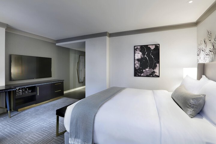 Room 53 of 79