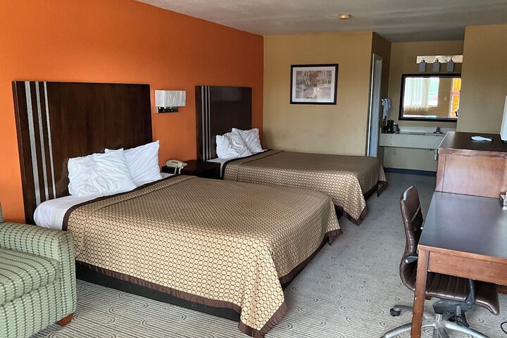 Executive Inn & Suites