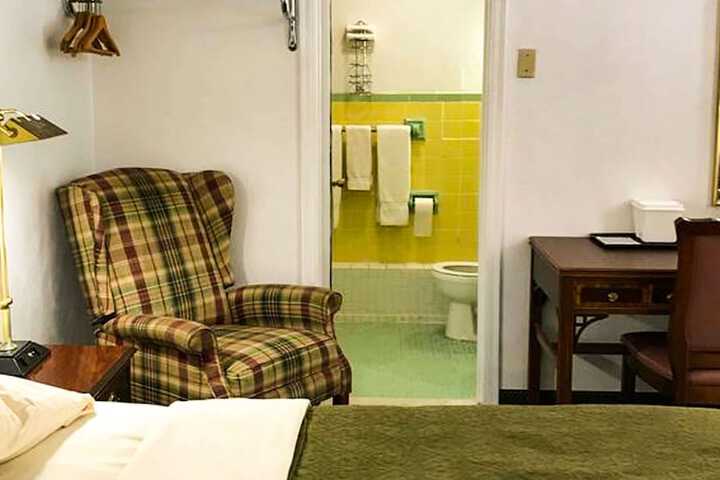 Room 73 of 111
