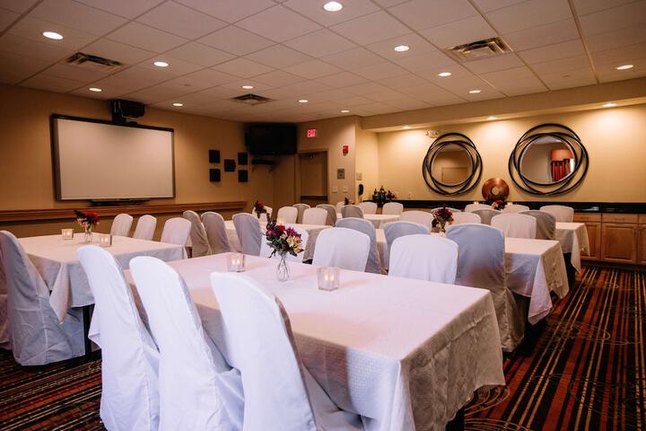 Hampton Inn & Suites Minot Airport