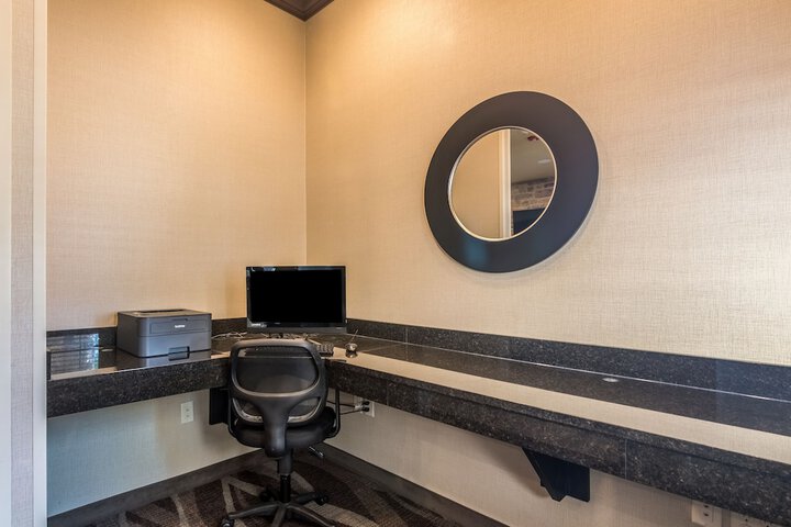 Business Center 33 of 33