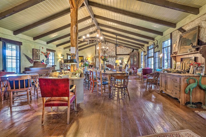 Lodge on Lake Siesta: Spacious La Grange Retreat!