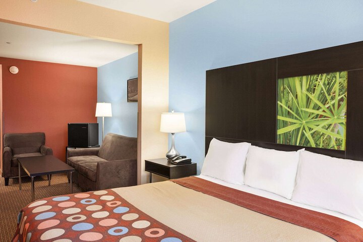 Super 8 by Wyndham Pennsville / Wilmington