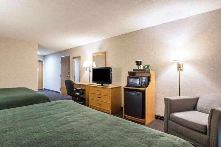 Room 13 of 32