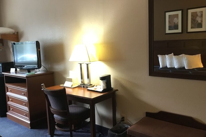 Room 17 of 27