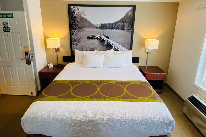 Super 8 by Wyndham 100 Mile House