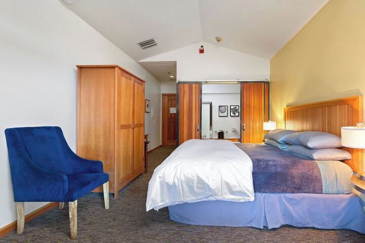 Room 16 of 127
