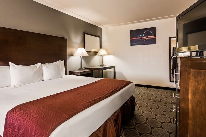 Room 14 of 33