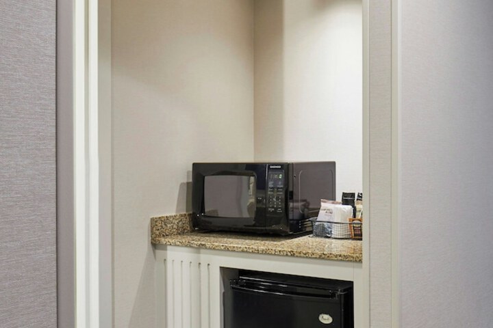 Fairfield Inn & Suites by Marriott Albany Airport