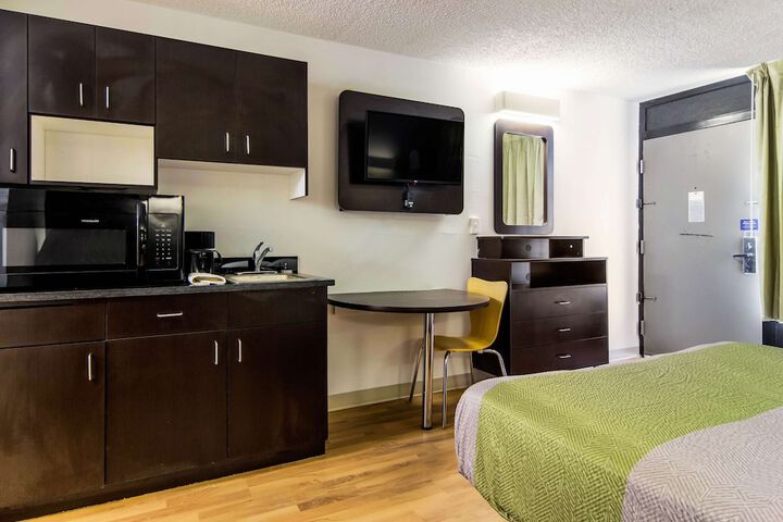 Room 26 of 38
