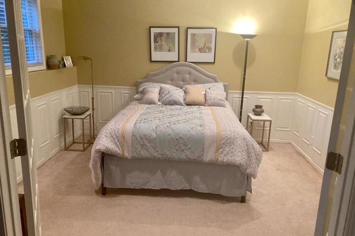 Beautiful Parkside Suite