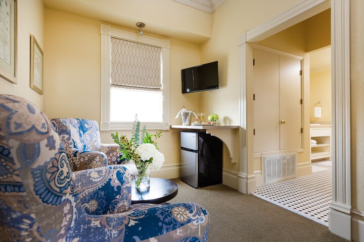 Room 19 of 38
