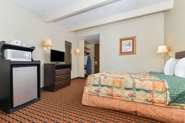 Room 28 of 34