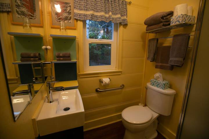 Room 53 of 236