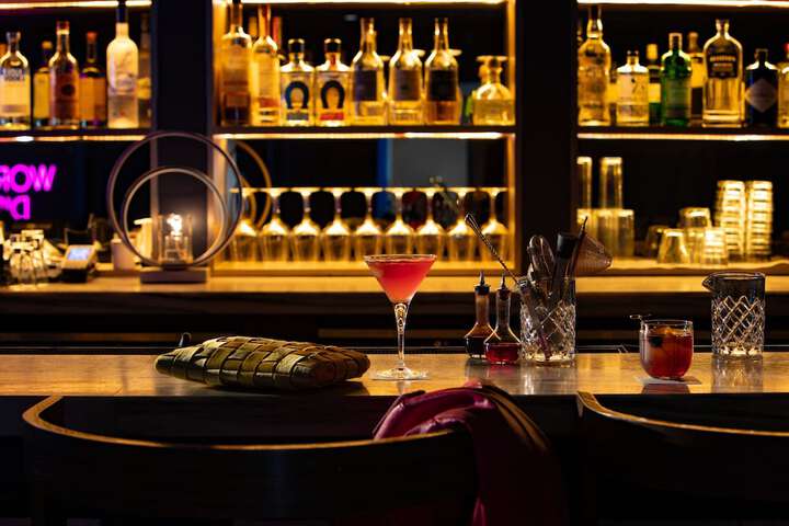 Lounge 73 of 86