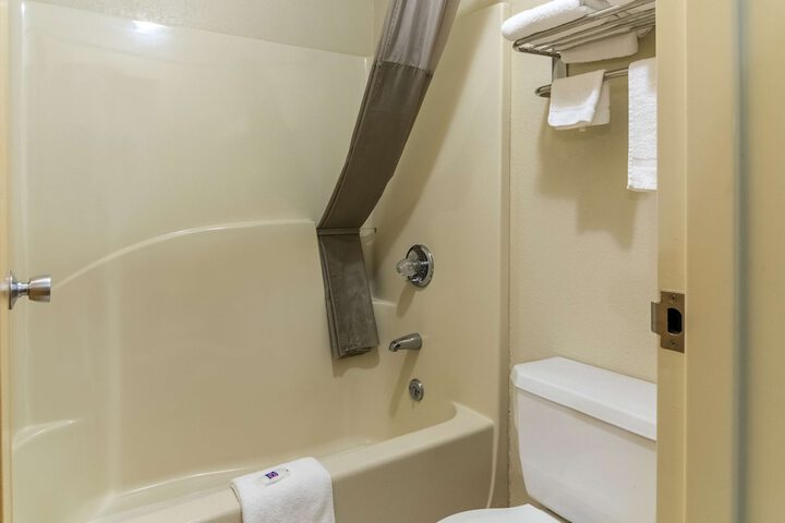 Motel 6 Kenly NC
