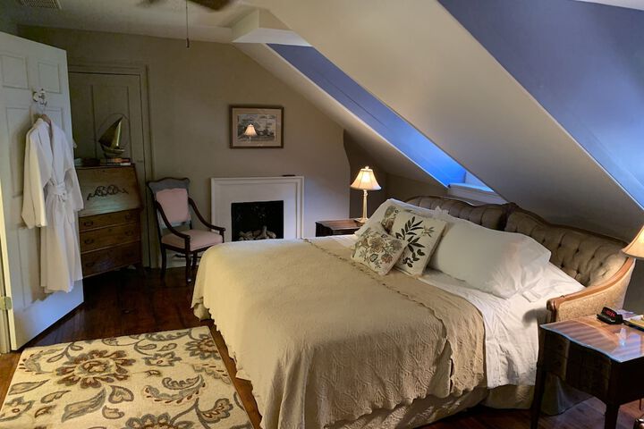 The Lily Inn