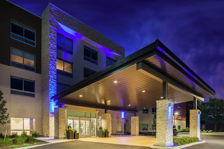 Holiday Inn Express Queensbury - Lake George Area by IHG